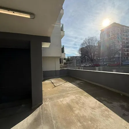 2br Centralside Retreat With Free Private Parking Апартамент