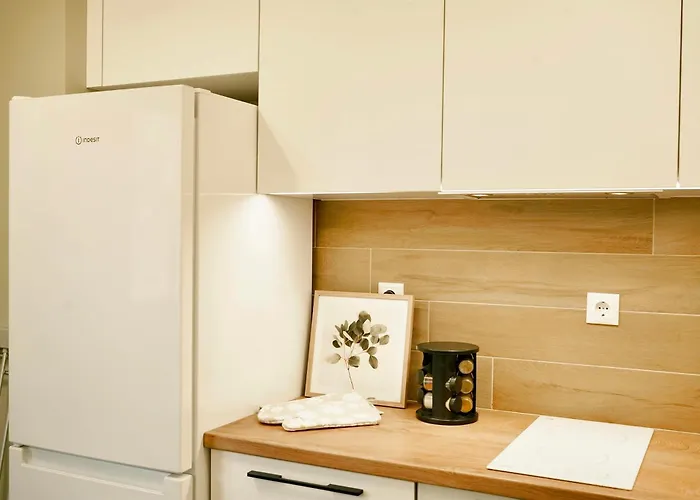 Centralside Retreat With Free Parking Spot